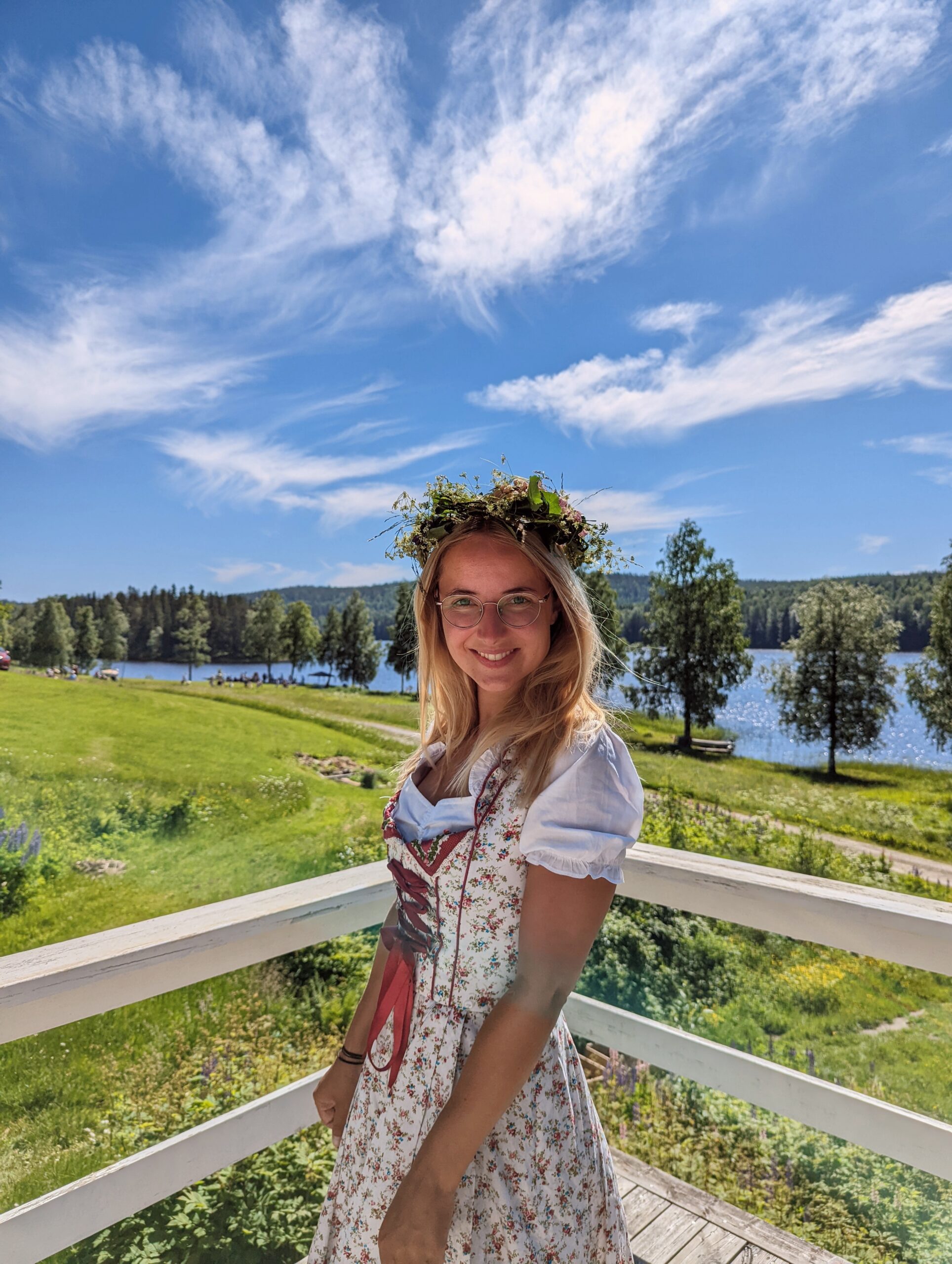 Sarah, founder of Northliving, celebrating Midsummer by the lake